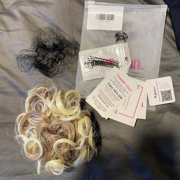 JuvaBun Curled Clip-In Bun in Beach Blonde - Picture 2 of 6